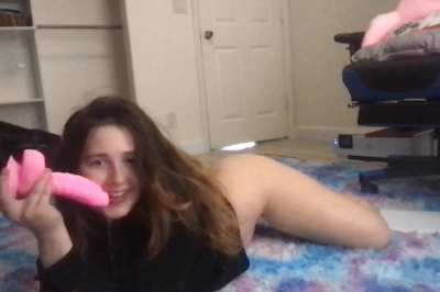 Love sloppily putting a dildo in and out of my mouth