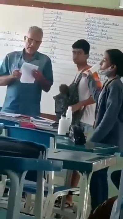 Average student in America 💀