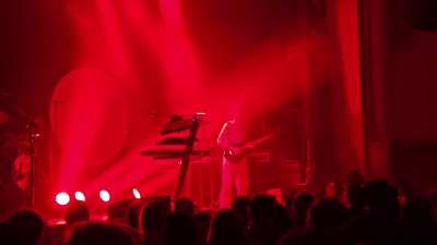 Nelward killing that guitar solo back in London