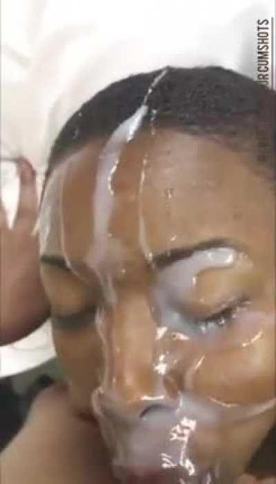 🍫🥒💦👩🏾‍⚕️