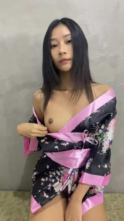 One boob cannot stand kimono 😂