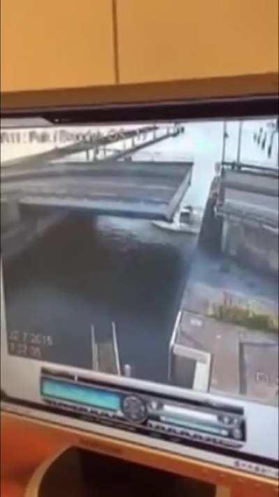 Driver unsuccessfully attempted to cross closing retractable bridge