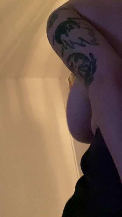 So I just found out you can see my boobs bouncing from behind while I’m working out