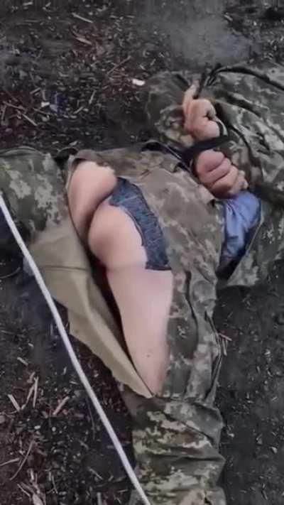 WARNING!!! NSFL!!! WAR CRIME!!! Russian soldiers castrates a Ukranian soldier with a box cutter!!!