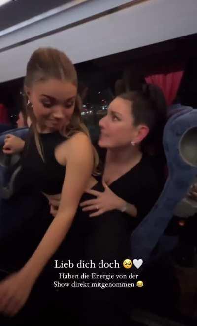 Julia Beautx gibt Lapdance …. Jenloon 04.12.23
