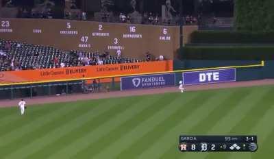 [Highlight] [Highlight] Yordan shows off his power with a golf swing grand-slam to make it 12-2 Astros in the 9th