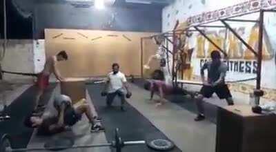 Minha namorada queria se matricular nessa academia, mas estou na dúvida.