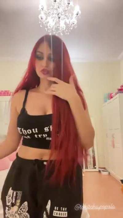 Wanna pound her??🍆🍑💦