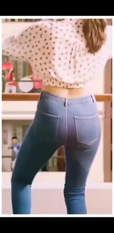 Deepika Padukone - Deepika Hot booty 🔥🔥🔥🔥🔥