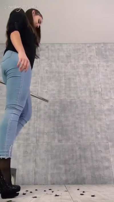 Crushing Beauties - Bug Crushed