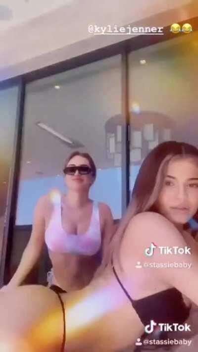 Slow motion phat ass jiggles