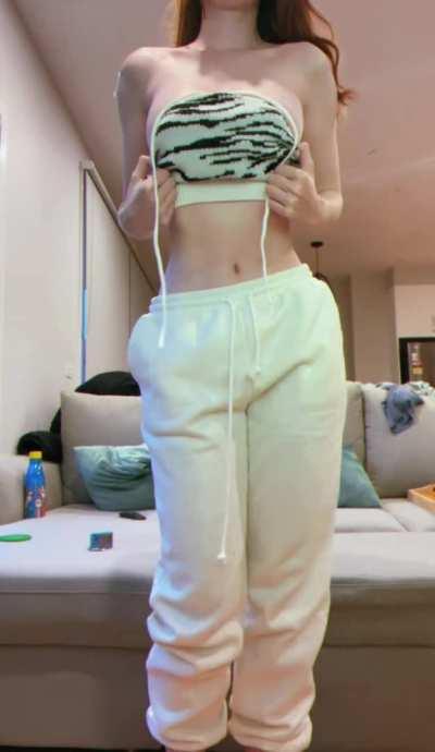 21[F4M]Sending my nudes to anyone that upvotes this my post right now (sna: Diotla)