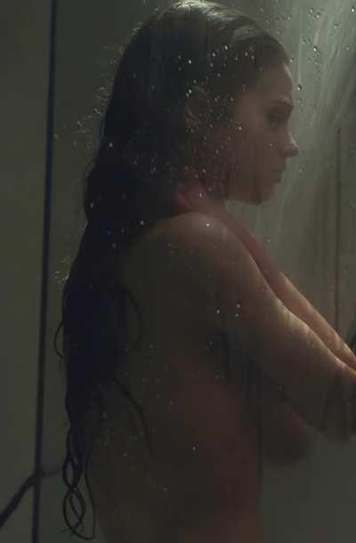 India Eisley (Look Away - 2018)