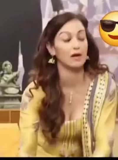 Anjali bhabhi hot cleavage 🤤🤤