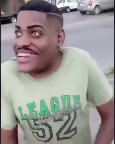 Escanteio na cabeça