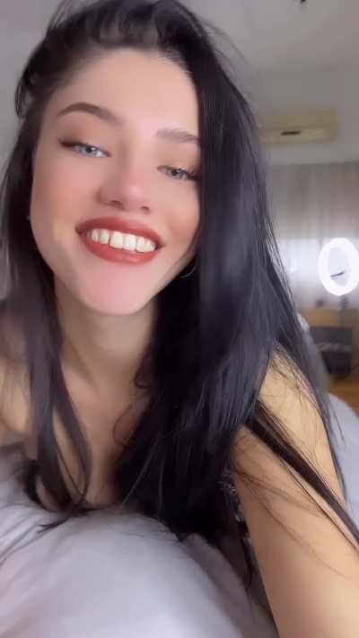 18f New girl here, looking for some experience old man