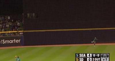 [Highlight] Fernando Tatis Jr hits his first homer of the spring