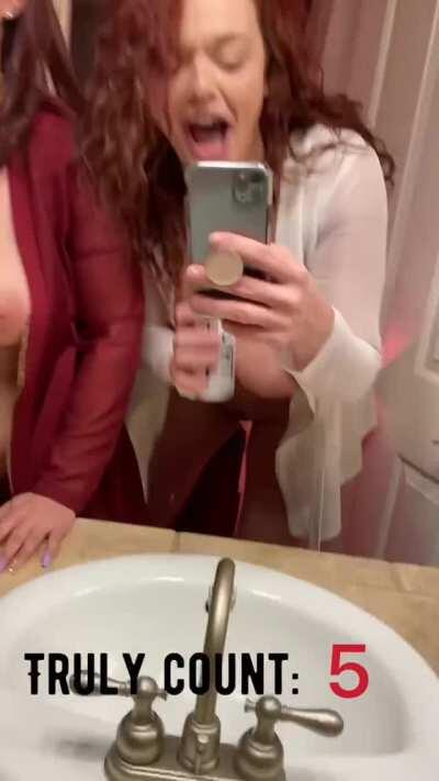 When girls drink together 🍻😍