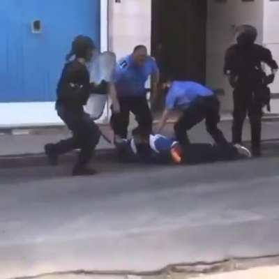 La Rioja - Enfrentamiento Policíal contra manifestación de choferes de la empresa de transporte público