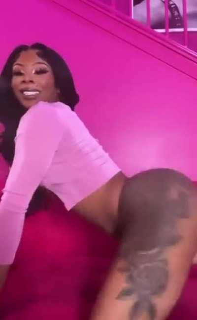 Throw that ass in a circle…😜