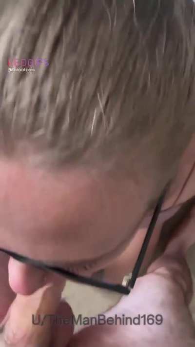 Throat fucking drool stings out🤤👌