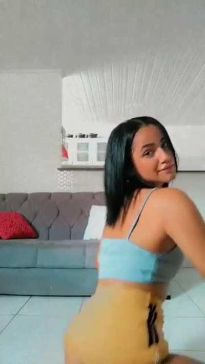 Who know this girl ???