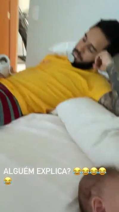 Vídeo dela amamentando