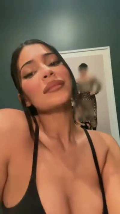 Black is Kylies fav color, so is mine