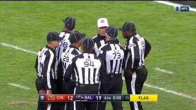 [Highlight] Ravens intentionally hold and take a safety to exploit a loophole and end the game