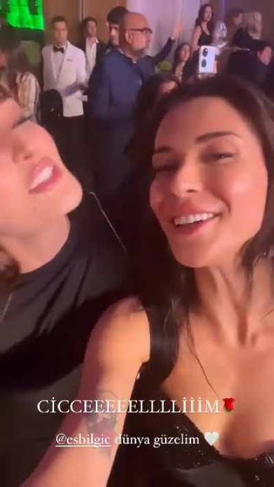 Devrim Özkan - Esra Bilgiç