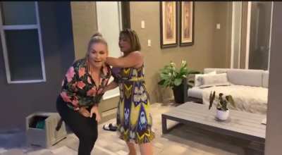 Nattie tried to bodyslam her sister and pissed her pants 😂