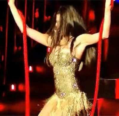 Selena Gomez hot performance