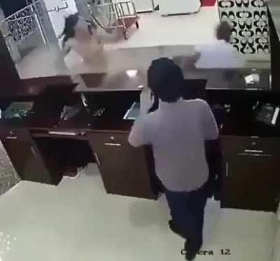 Hey ladies, don't skip leg day 😹😹