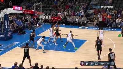 [Highlight] Sengun fools Roby with the fake pass and then finishes the easy lay-up