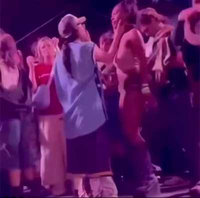 BILLIE IS KISSIN GIRLS AT COACHELLA