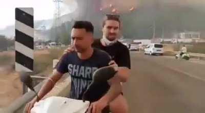 in Turkey, Marmaris. the fire reached the settlements. People are running away with their lives. It's not called evacuation. (02/08/2021)