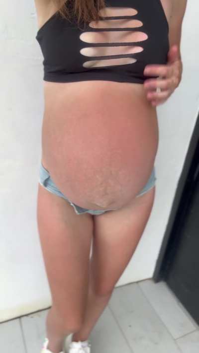 My pregnant belly and the shorts again