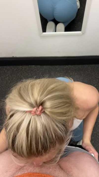Just a quick blowjob in the college gym locker room before someone notices!