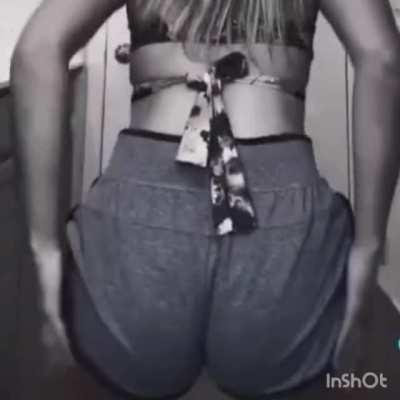 One of the sexiest videos of all time 💦