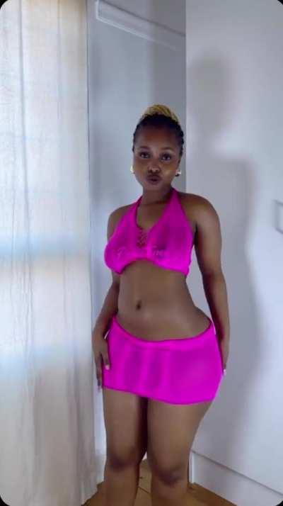 Hottest Shit on the Gram 31: (@petitetumi) She top 3 on IG easy!