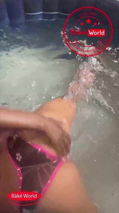 2 girls gettin freaky in bake world, which u want 1st chocolate or redbone