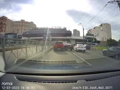 An inattentive driver decided to change lanes.