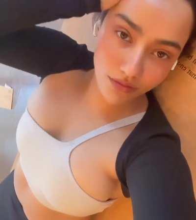 Neha bolna kya chahrhi hai?