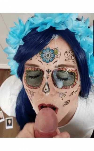 I persuaded Hubby to add a little white to my costume 🌬🌊👻 He did okay... 😜