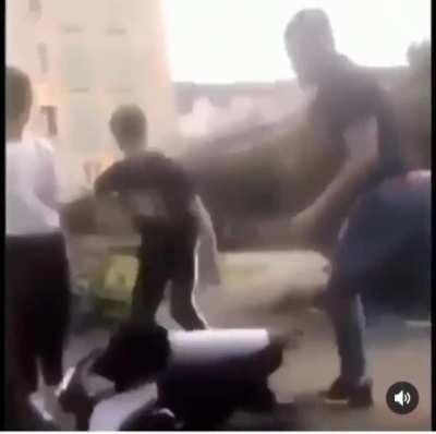 Micky Mouse fights back