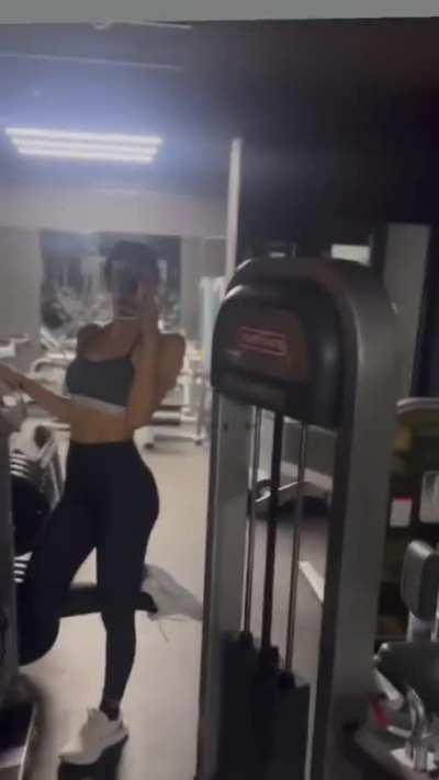 Milett Figueroa 🍑