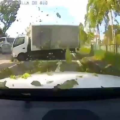 Crazy truck accident 