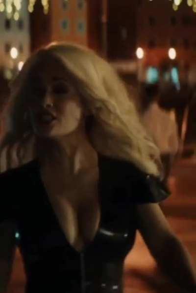 Salma Hayek in Hitman's Wife's Bodyguard 😀