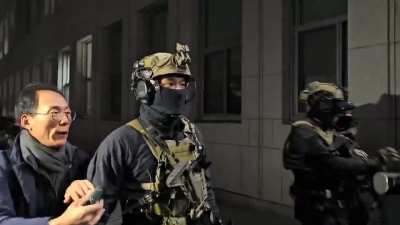 South Korean Special Forces vs unarmed civilians