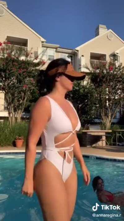 She got the meats 🎂 😺 (use your Arbys voice)